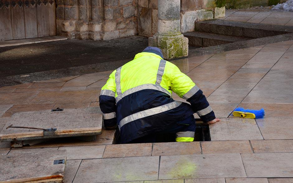 comment déboucher des wc Paris 12
